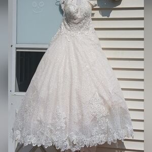 Maggie Sottero Designer Wedding Ball Gown Retail: $3200